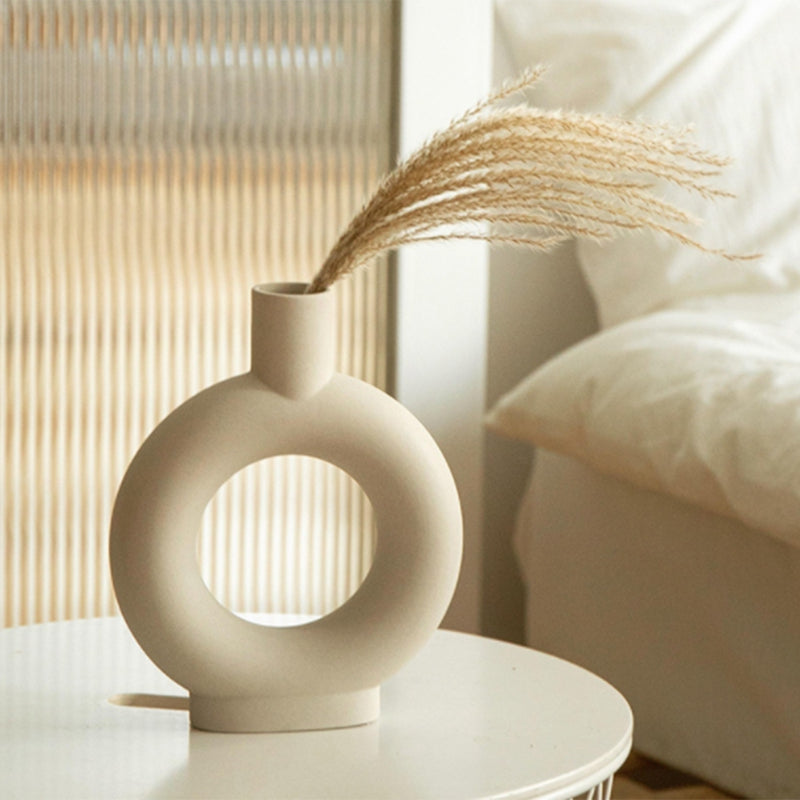 L'Anneau ring vase with dried grass on a side table