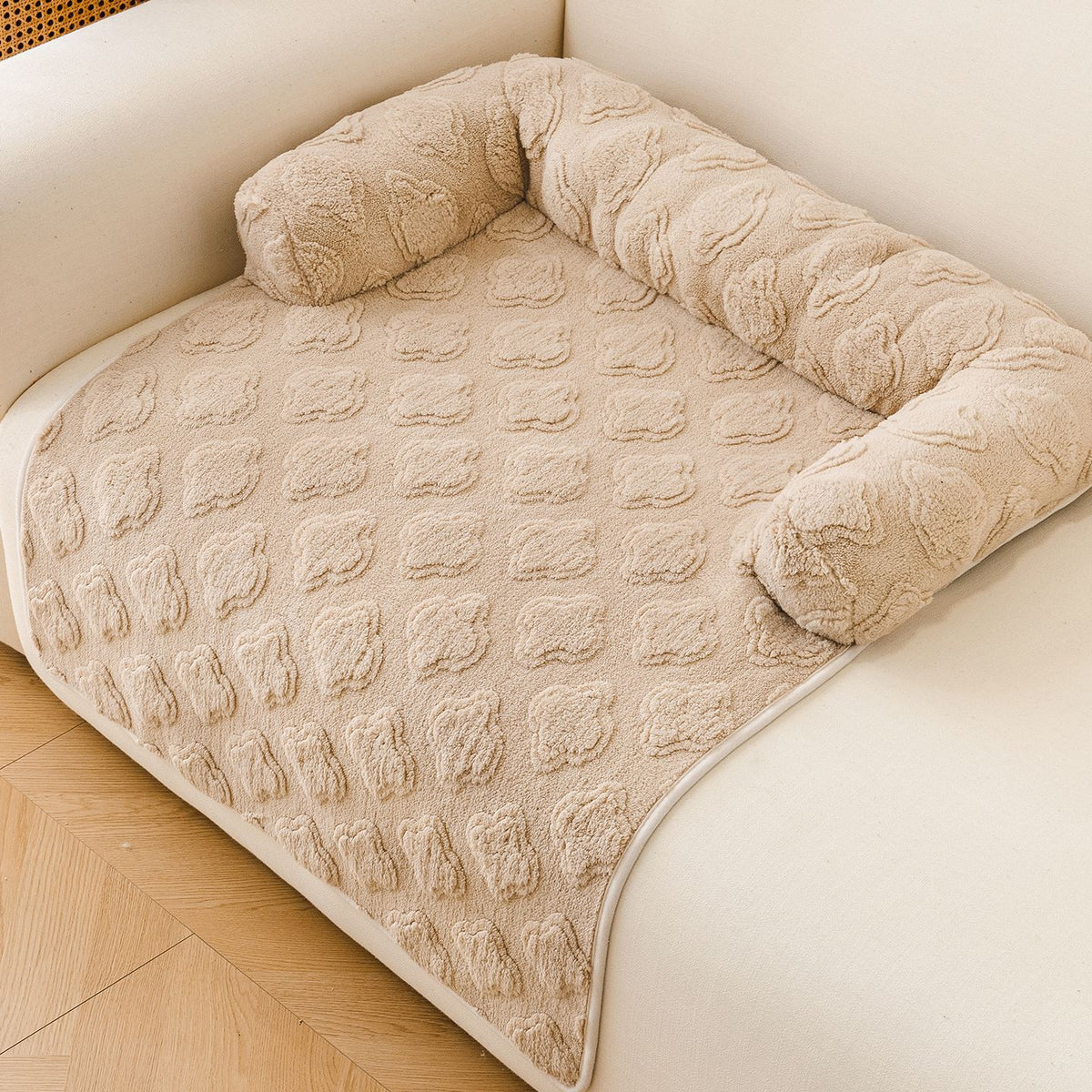 Le Nuage: Plush sofa mat with bolster for dogs and cats