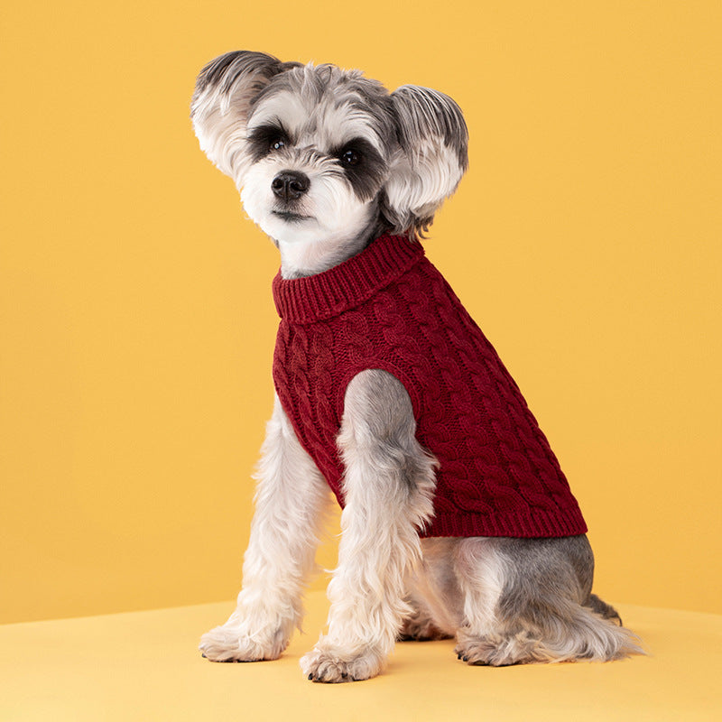 Le Tricot cable-knit sweater in burgundy