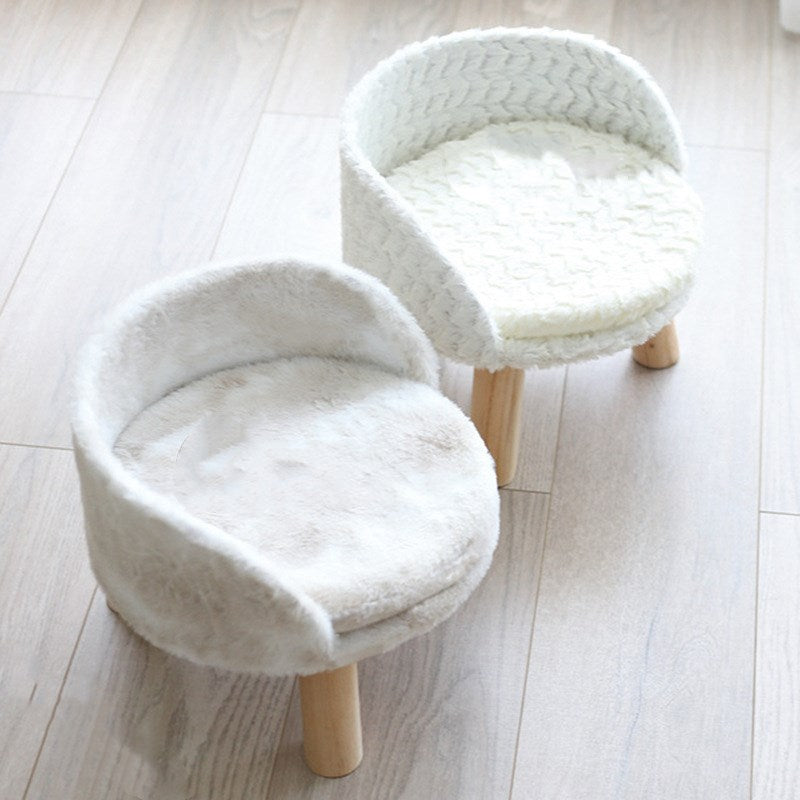 Le Pouf: Plush pet seat on wooden legs