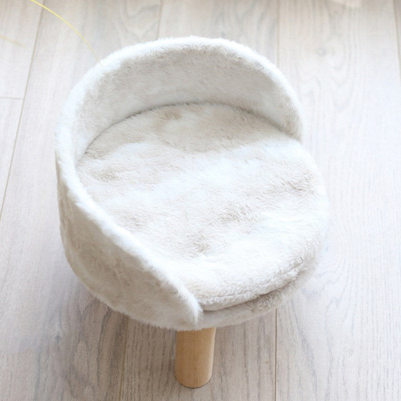 Le Pouf: Plush pet seat on wooden legs