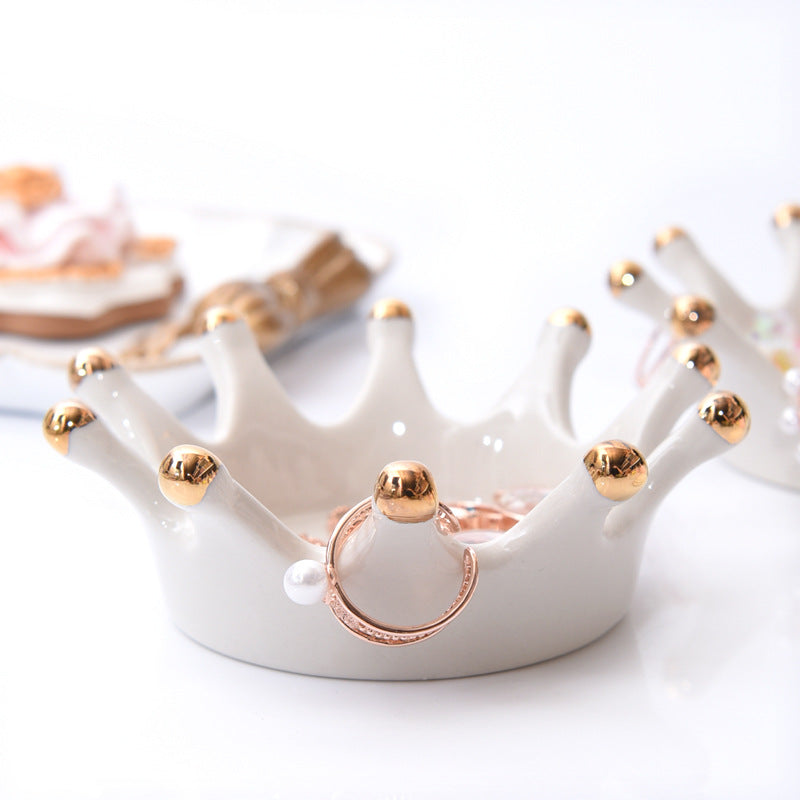 La Couronne crown dish holding a ring
