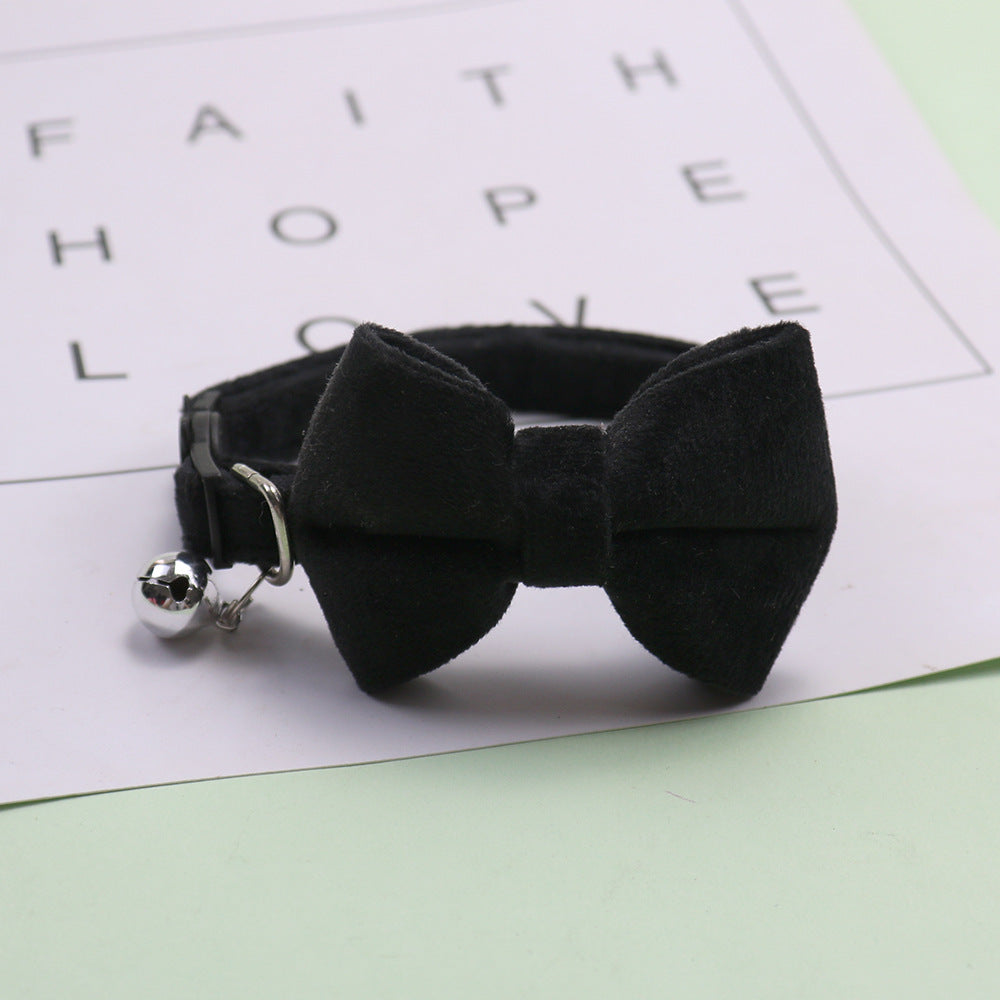 Le Papillon: Faux-suede bow collar for cats and small dogs