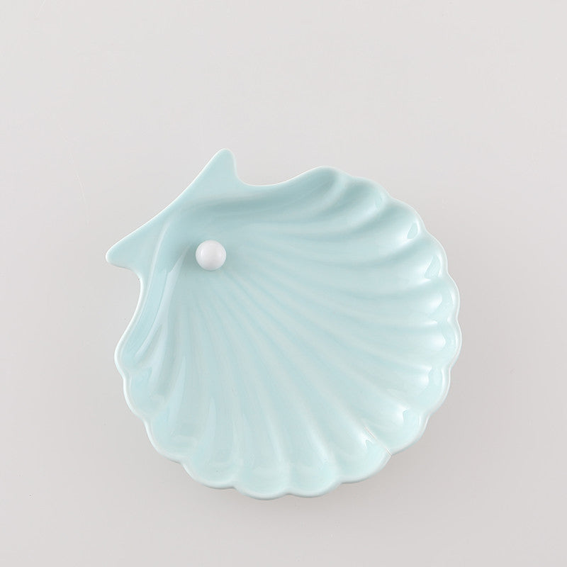 Le Coquillage: Pastel scallop dish with pearl