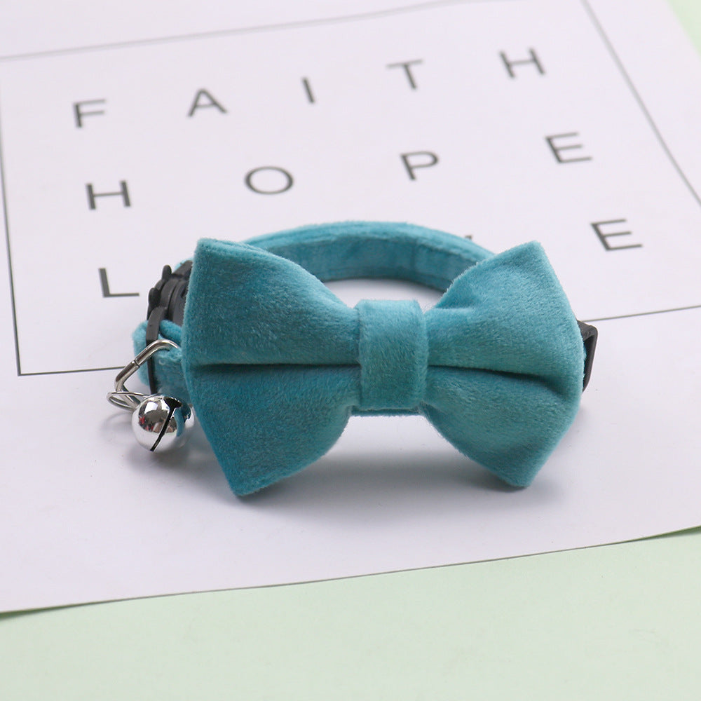 Le Papillon: Faux-suede bow collar for cats and small dogs