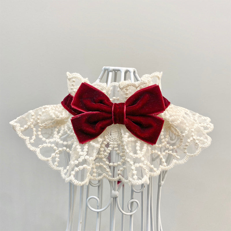 La Collerette: Lace collar with velvet bow