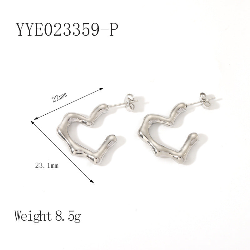 Le Cœur: Open heart hoop earrings