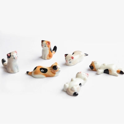 Les Six Chats: Painted porcelain cat rests