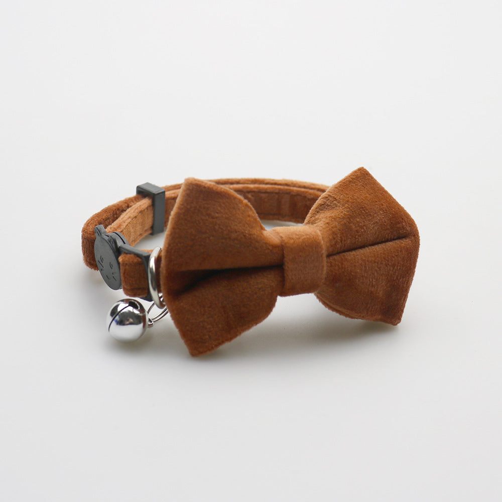 Le Papillon: Faux-suede bow collar for cats and small dogs