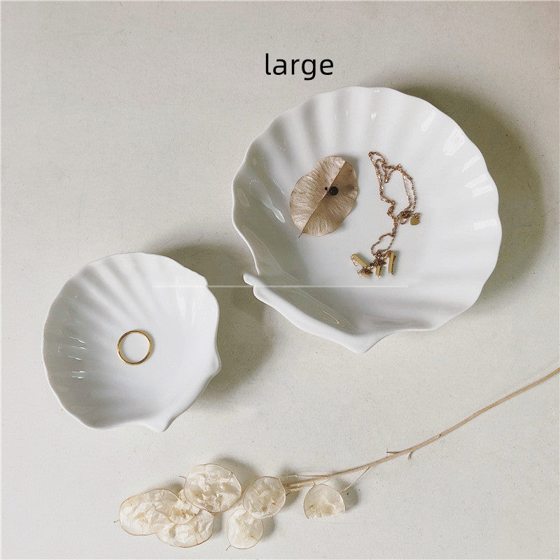 La Coquille: White ceramic shell dish