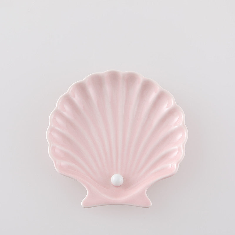 Le Coquillage: Pastel scallop dish with pearl