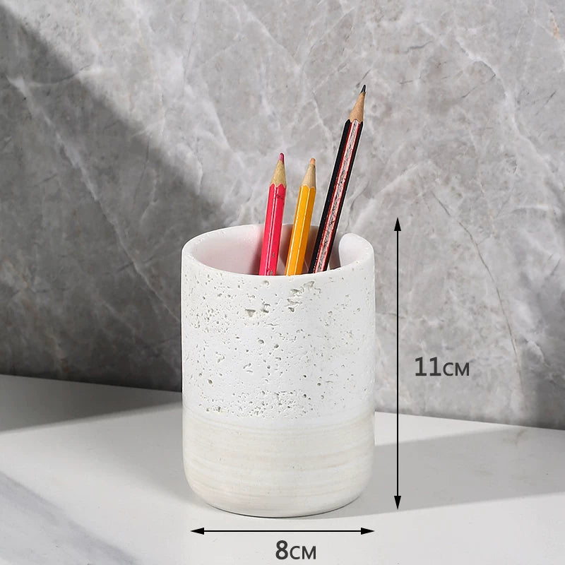 Le Pot à Crayons: Stone-look pen cup