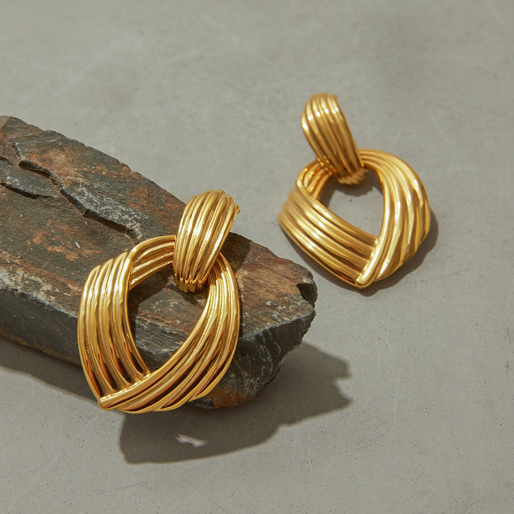 Le Ruban d'Or earrings on stone