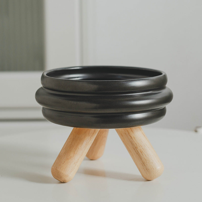 Le Tabouret: Ringed ceramic bowl on wooden legs