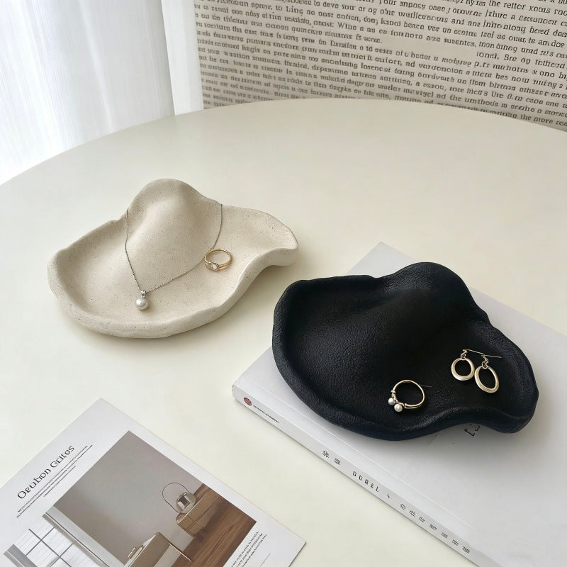 Le Galet: Free-form ceramic jewellery dish