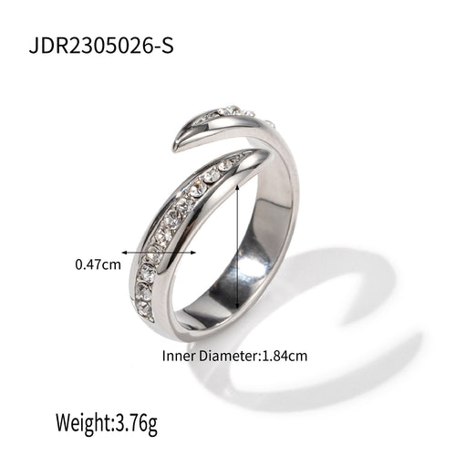 L'Étreinte: Crystal wrap ring