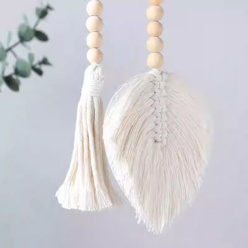 La Feuille close-up of the woven leaf and tassel