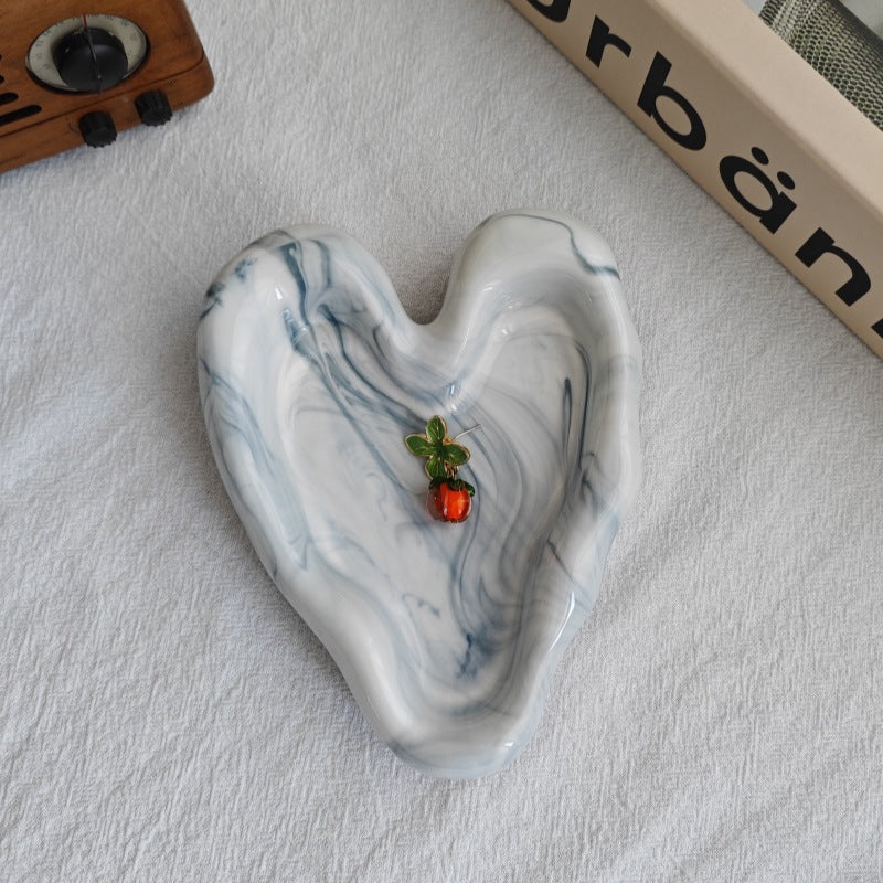 Le Cœur de Pierre: Heart-shaped ceramic catch-all
