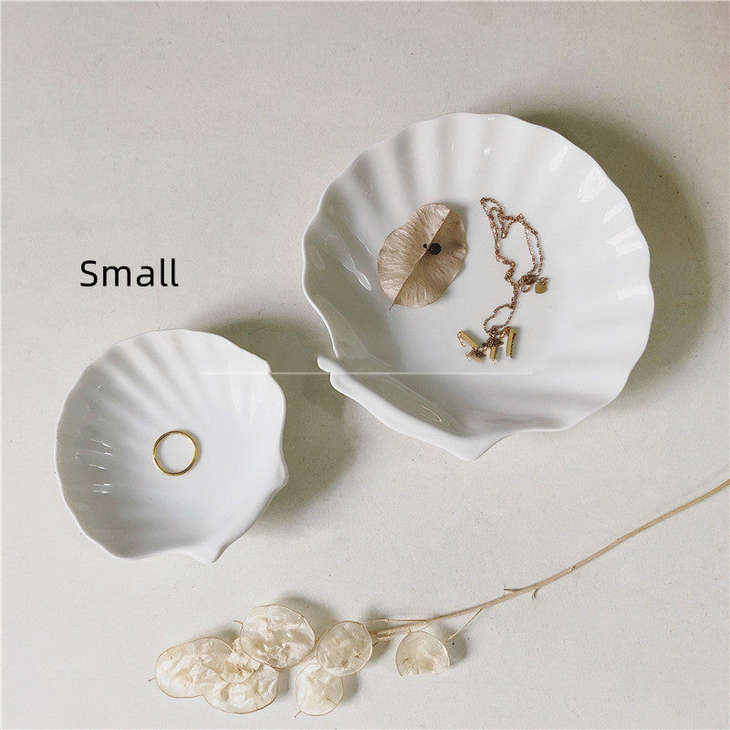 La Coquille: White ceramic shell dish