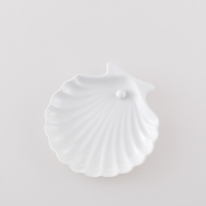 Le Coquillage: Pastel scallop dish with pearl