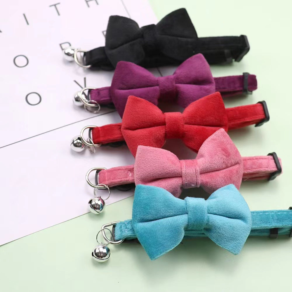 Le Papillon: Faux-suede bow collar for cats and small dogs