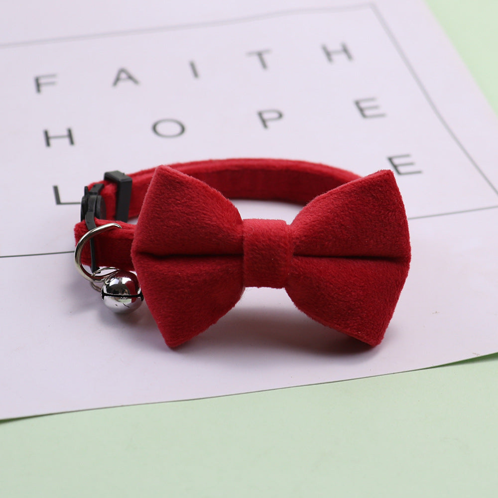 Le Papillon: Faux-suede bow collar for cats and small dogs